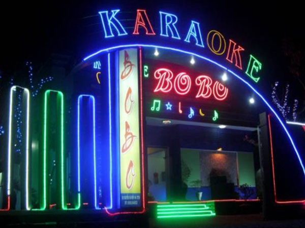 Cách làm biển quảng cáo quán Karaoke sang trọng hút khách