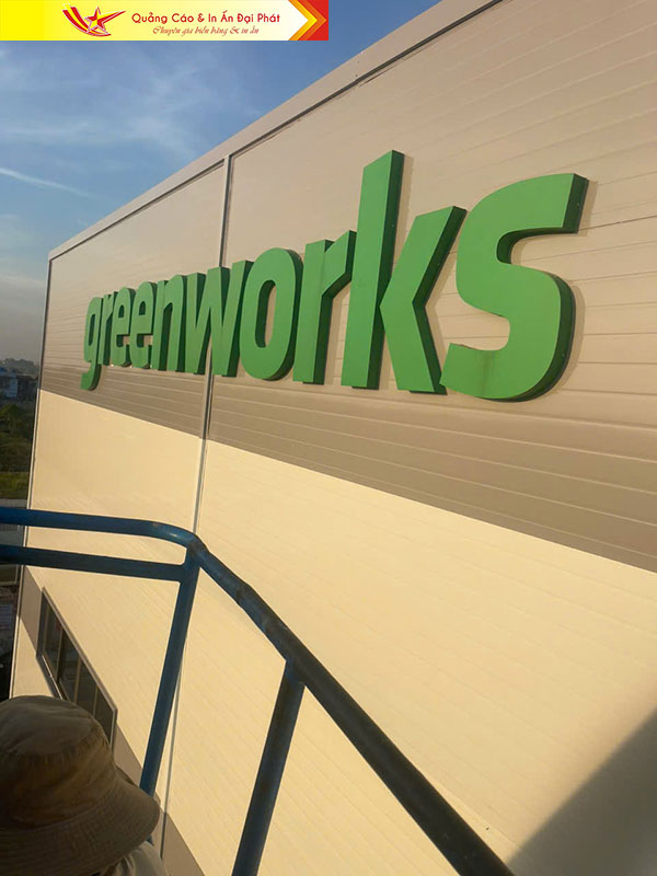 thi công chữ nổi công ty greengrow