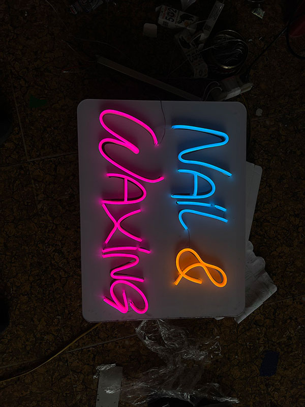 thi cong bien led neon sign